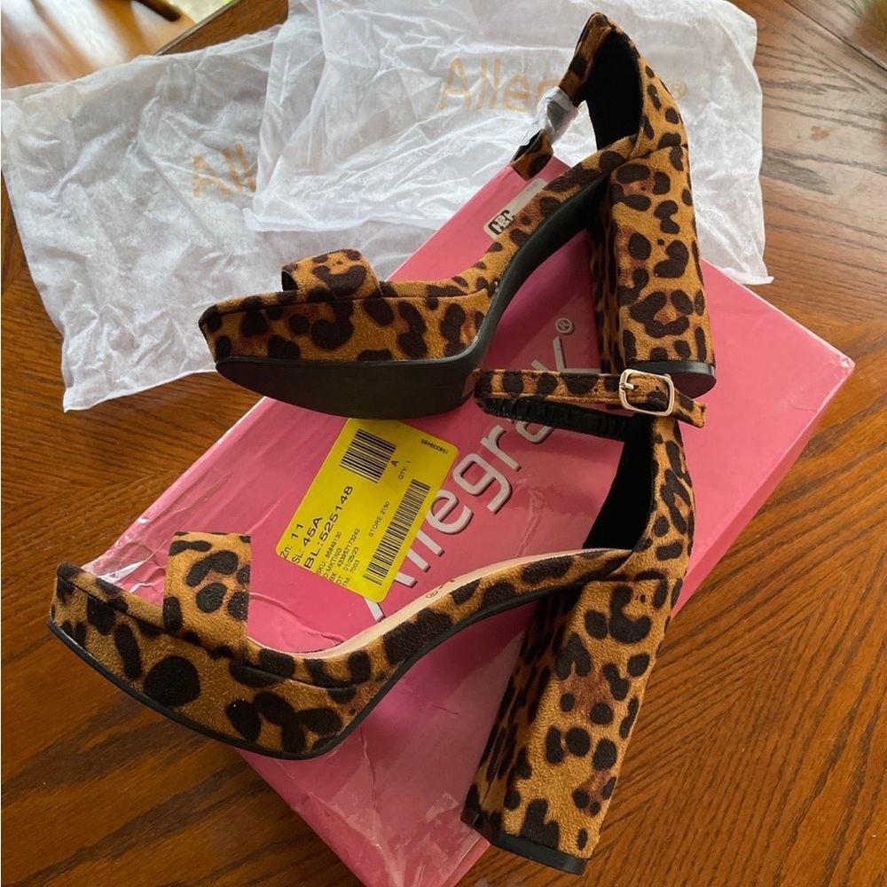Women’s Sz 6 Leopard Print Heels